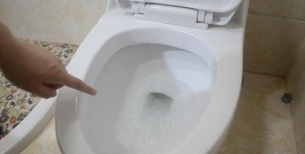 马桶上脏的怎么干净(马桶去污垢小窍门)图6