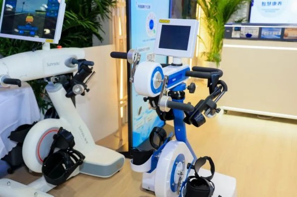 AWE2025海尔展台的家庭智能健身产品