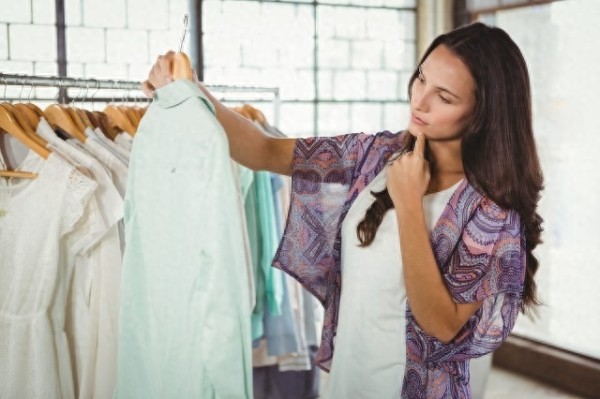 衣服发霉了怎么去 衣服发霉了怎么去除霉味(图1)