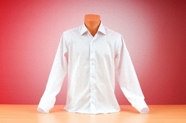 衣服发霉了怎么去 衣服发霉了怎么去除霉味(图2)