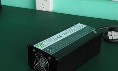 2轮电动车内置充电器功率是多少？充电效率如何？