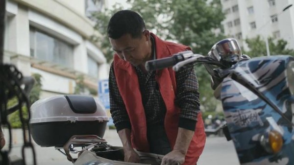 电动车“每天充”和“用尽再充”，哪个更伤车？修车师傅说了实话-有驾