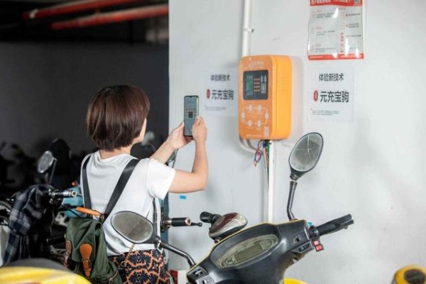 电动车“每天充”和“用尽再充”，哪个更伤车？修车师傅说了实话-有驾