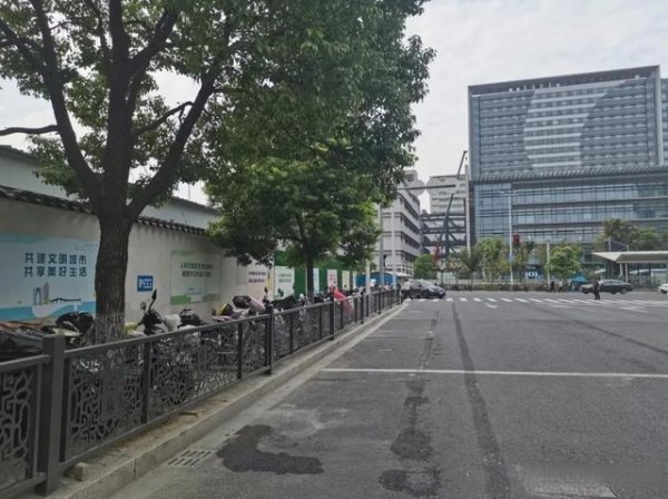 江苏苏州：违停=危停，任性停车要不得！-有驾