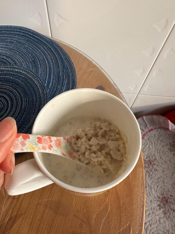 快手早餐——微波炉版牛奶泡麦片的做法