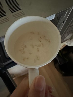 快手早餐——微波炉版牛奶泡麦片的做法 步骤2