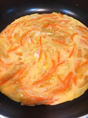 10分钟快手早餐——土豆丝胡萝卜蛋饼的做法 步骤6