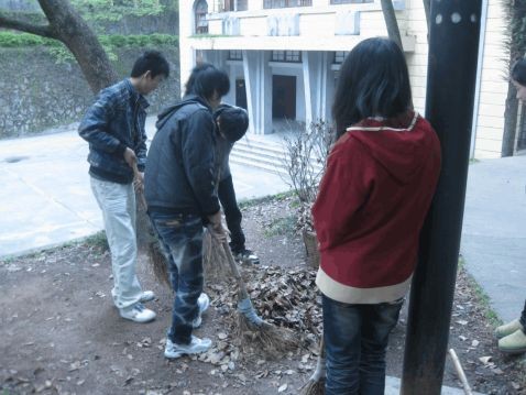 志愿者打扫卫生简讯