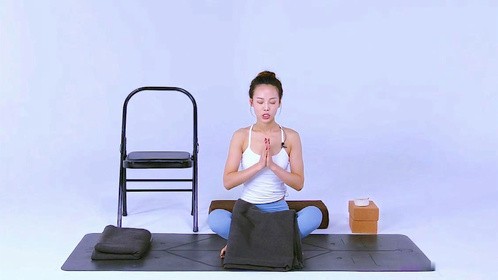 脖子僵硬咔咔响？办公室理疗瑜伽：拯救低头族，避免脖子前倾！