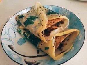 快手早餐——煎饼果子(电饼铛家庭版)的做法步骤 第10步
