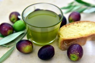 爱厨食用油——健康烹饪，美味生活