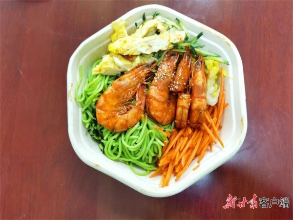 轻食受欢迎。(新甘肃·甘肃日报记者文洁摄)