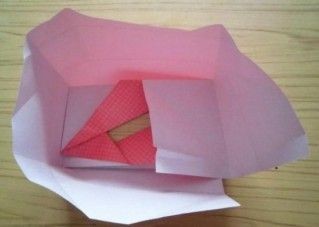 用折纸拼接纸巾盒
