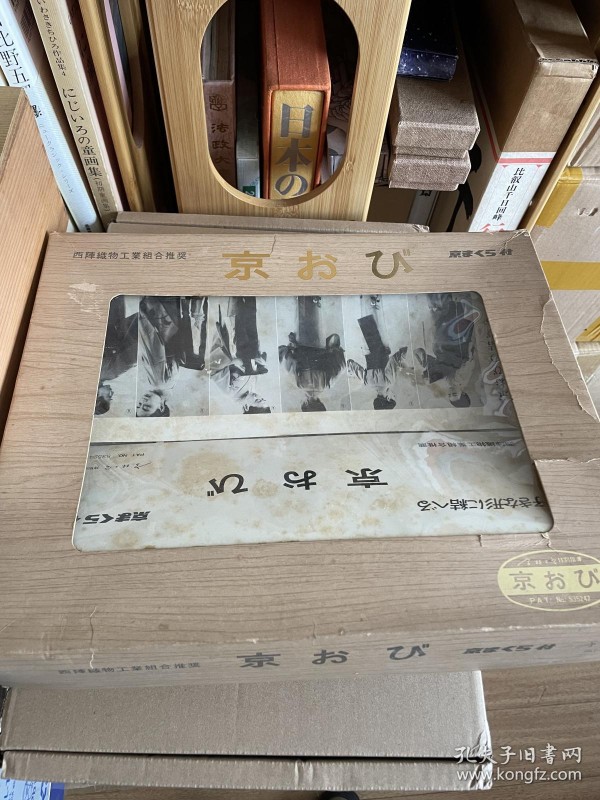 日本回流 西阵织 刺绣 布料 和服腰带 和服配饰 和服 红色为两块 一宽一窄 有原纸盒包装 颜色鲜艳 有用法图示 第二块第三块为 长度近四米 宽度三十多公分 工艺精湛 手工 DIY 桌旗 茶桌 桌垫 包包 布包 布袋 书衣 改造 甚至可以做框画