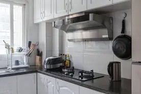 油烟机脏了无需拆下来清洗,教你一招小妙招,实用又方便,去污效果杠杠的图片