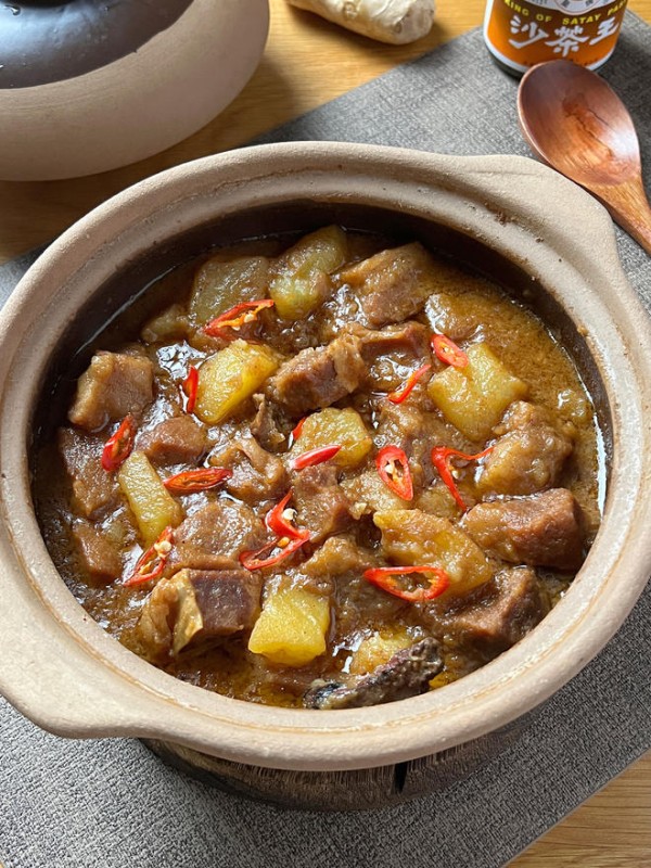 沙茶牛肉土豆煲的做法