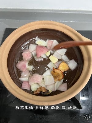 沙茶牛肉土豆煲的做法 步骤3