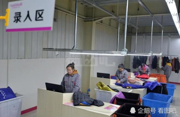 穿了一冬天的棉衣该干洗收起来了，11张图告诉您衣服的干洗流程