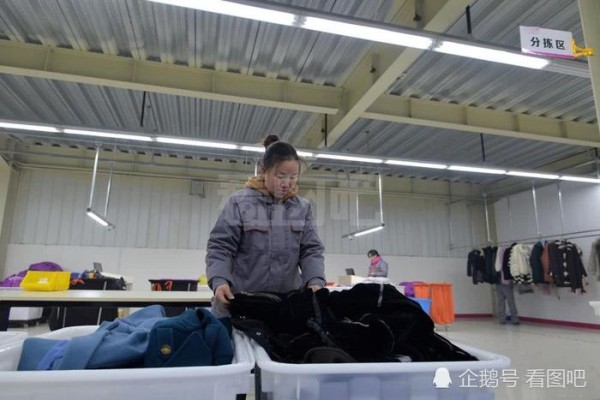 穿了一冬天的棉衣该干洗收起来了，11张图告诉您衣服的干洗流程
