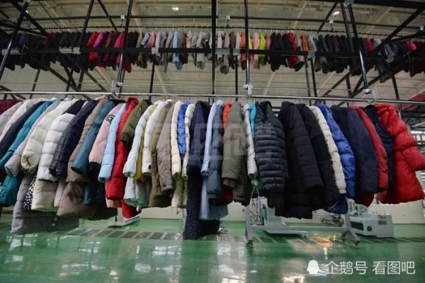 穿了一冬天的棉衣该干洗收起来了，11张图告诉您衣服的干洗流程