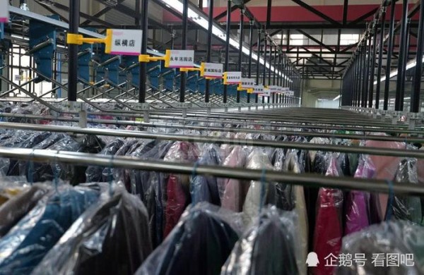 穿了一冬天的棉衣该干洗收起来了，11张图告诉您衣服的干洗流程