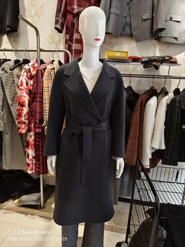 女神衣橱里不能少的一件大衣