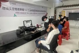 “微镜头定格微幸福”!大浪街道为困难家庭拍摄全家福,记录温馨瞬间图片