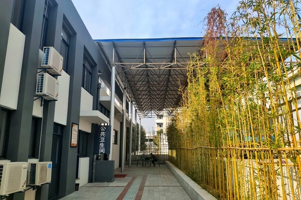 望湖城公厕