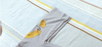 学会这种方法叠衣服，不管怎么翻都不乱，并且还省空间不占地方！