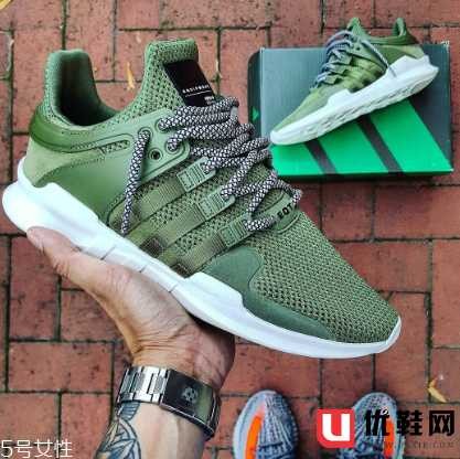 运动鞋鞋底变黄怎么办？巧用卫生纸来帮忙
