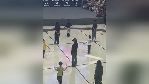 王者不在乎环境！裤子掉了还能稳居前两名