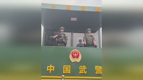 天哪太帅了！武警小哥被夸奖嘴角压不住