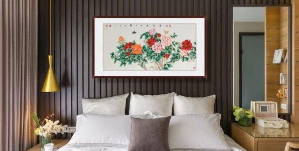 床头装饰画挂什么好，最适合卧室的花鸟画欣赏