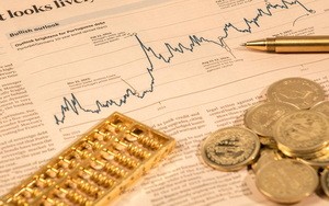 男子头套塑料袋手持菜刀抢劫获刑三年罚金千元