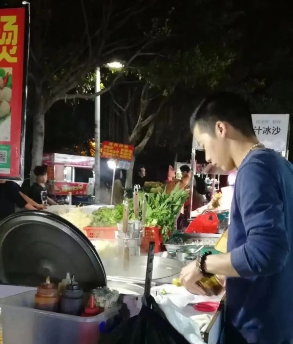 从摆地摊到开餐厅月流水超30万元，90后潮汕小哥的“逆袭”故事太燃了!