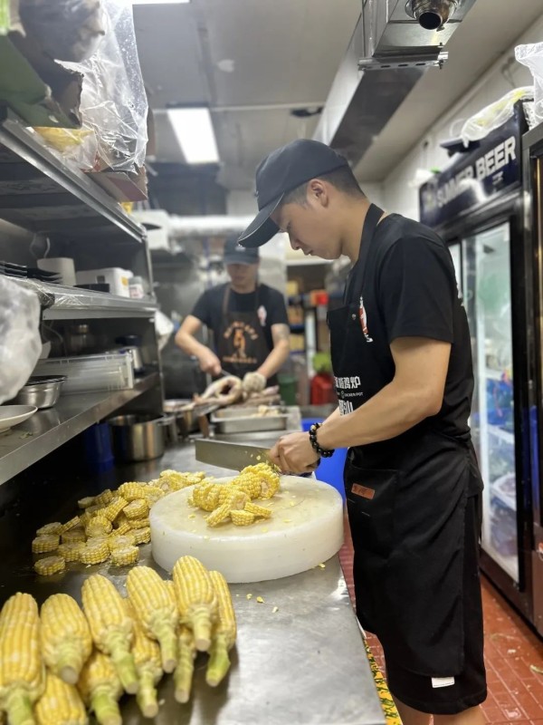 从摆地摊到开餐厅月流水超30万元，90后潮汕小哥的“逆袭”故事太燃了!