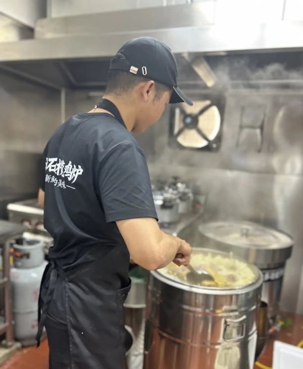 从摆地摊到开餐厅月流水超30万元，90后潮汕小哥的“逆袭”故事太燃了!