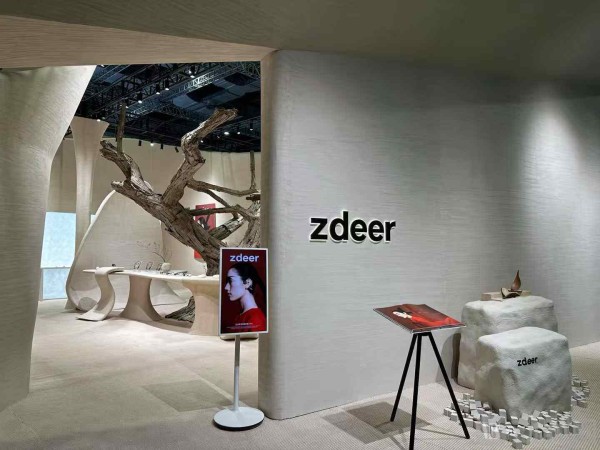 左点科技展台.jpg