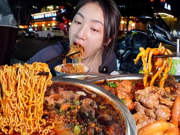 好吃哭了的特辣红油冒菜…