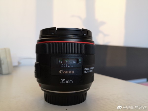 成色基本上全新的35