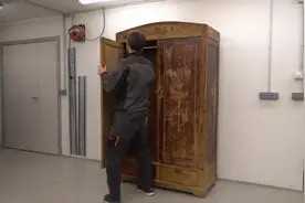 老父亲珍藏40年的旧衣柜,我把它翻新修复,复原后老父亲看傻眼了视频封面