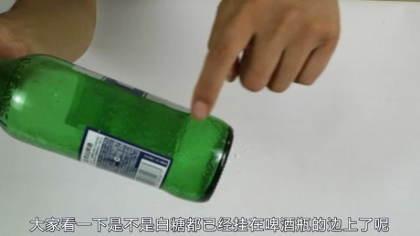 卫生间小飞虫太多？教你一招，一个啤酒瓶让小飞虫全都丧命