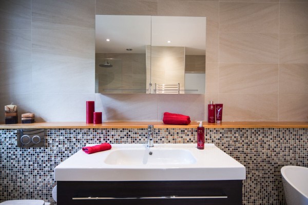 Mr & Mrs G, Woking, Raycross Interiors Raycross Interiors 現代浴室設計點子、靈感&圖片
