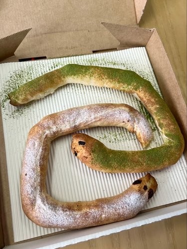 必胜客的青蛇白蛇披萨是来搞笑的吗