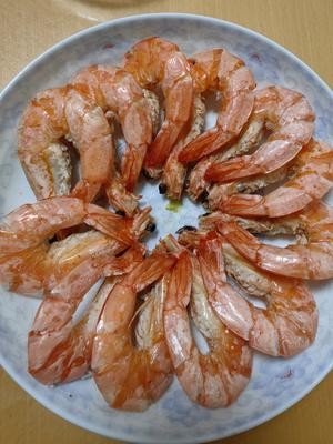 微波炉烤虾,零失败,好吃到停不下来,可以常备的做法 步骤2
