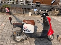 9 成新嘉陵电动车出售,有牌照可过户。 15629366118 电话联系。