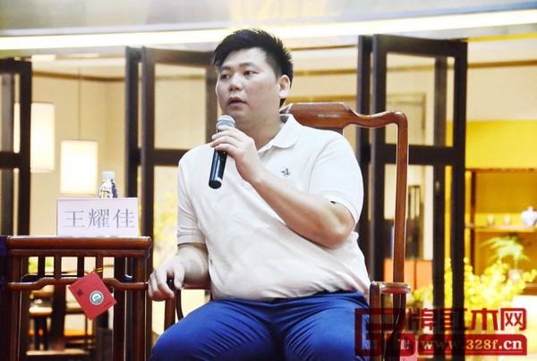 全联艺术红木家具专业委员会、主席团单位—东莞国寿红木副总经理王耀佳