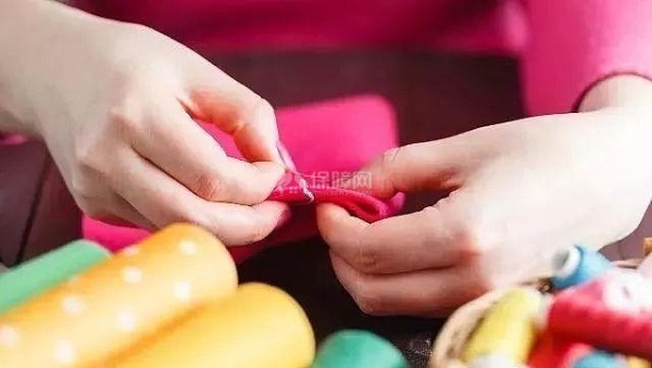 废旧衣服再利用 通过巧手一改好用又好看