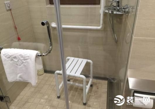 老人淋浴房设计效果图