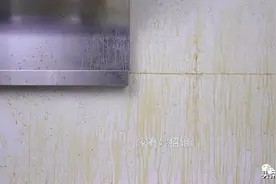 厨房油污太厚不要怕，家政阿姨教你自制清洁剂，轻松去除各种油污图片